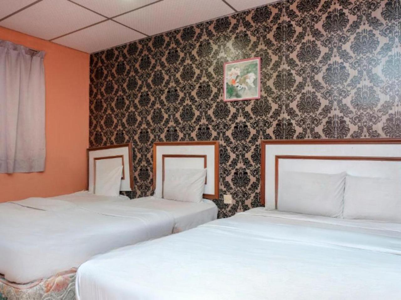 Hotel Tiara Chukai Ngoại thất bức ảnh