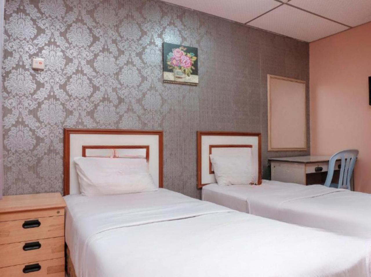 Hotel Tiara Chukai Ngoại thất bức ảnh