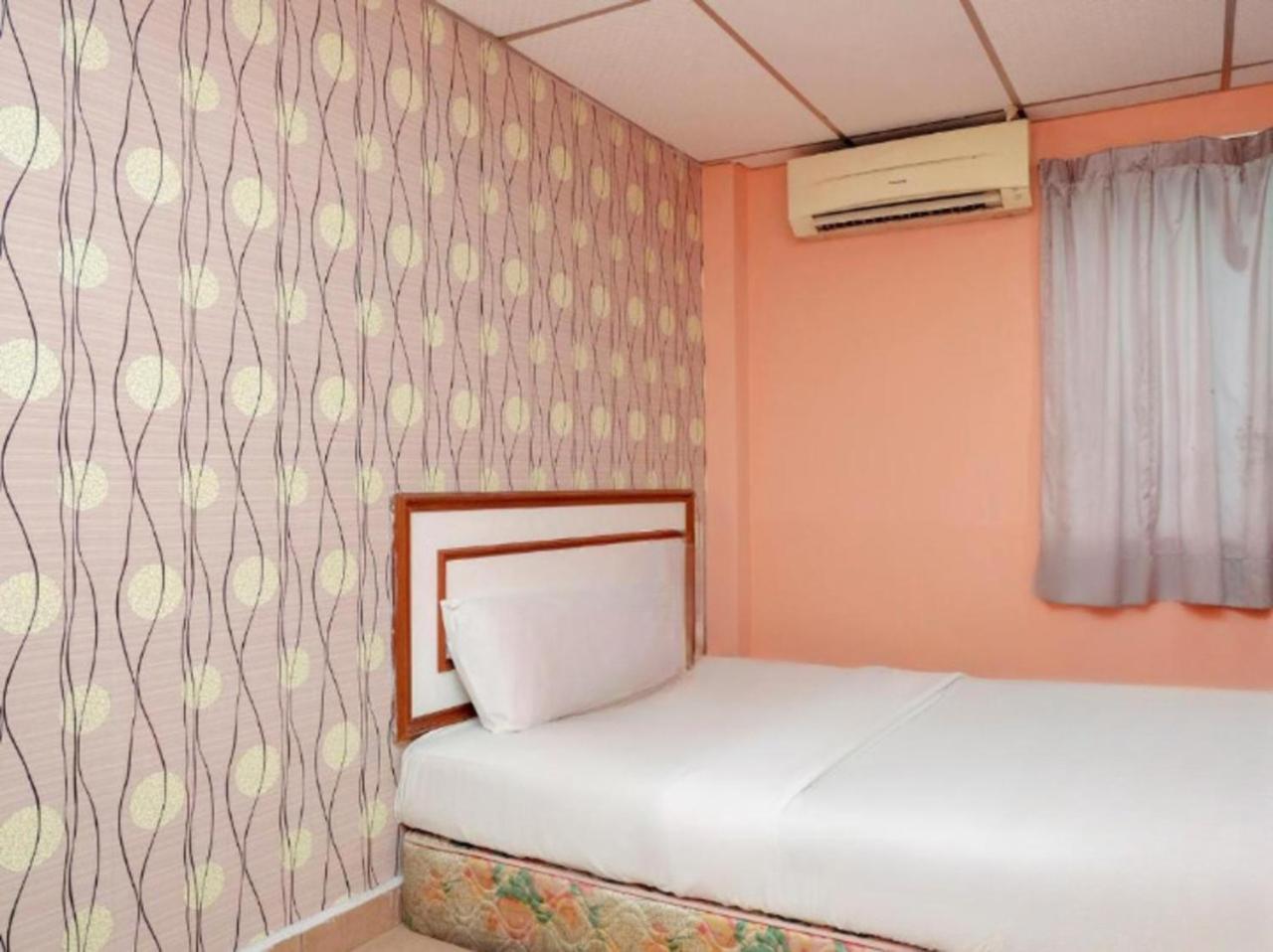Hotel Tiara Chukai Ngoại thất bức ảnh