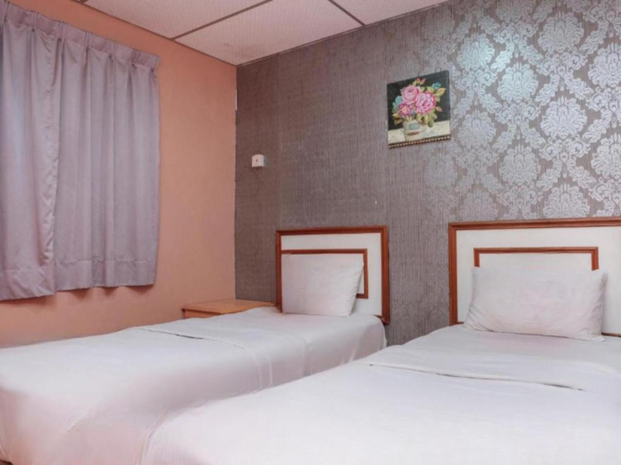 Hotel Tiara Chukai Ngoại thất bức ảnh