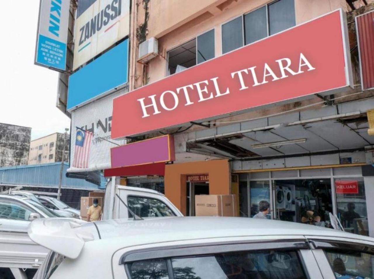 Hotel Tiara Chukai Ngoại thất bức ảnh