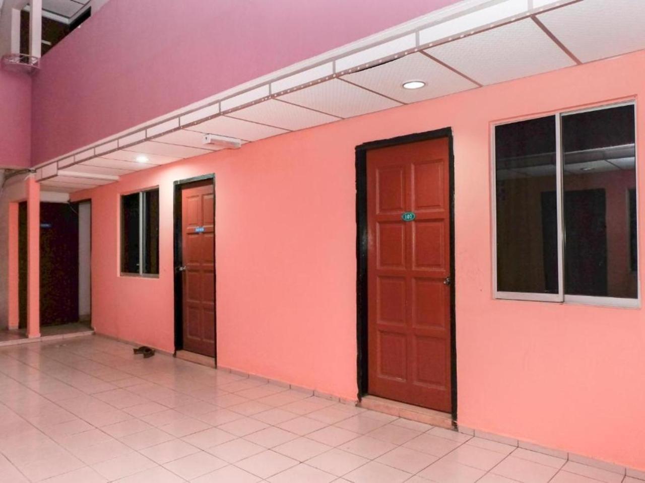 Hotel Tiara Chukai Ngoại thất bức ảnh