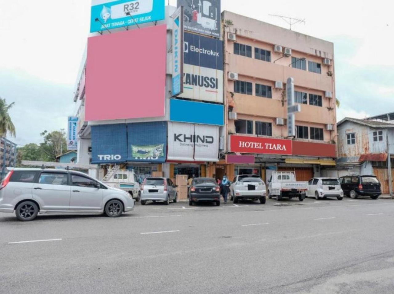 Hotel Tiara Chukai Ngoại thất bức ảnh