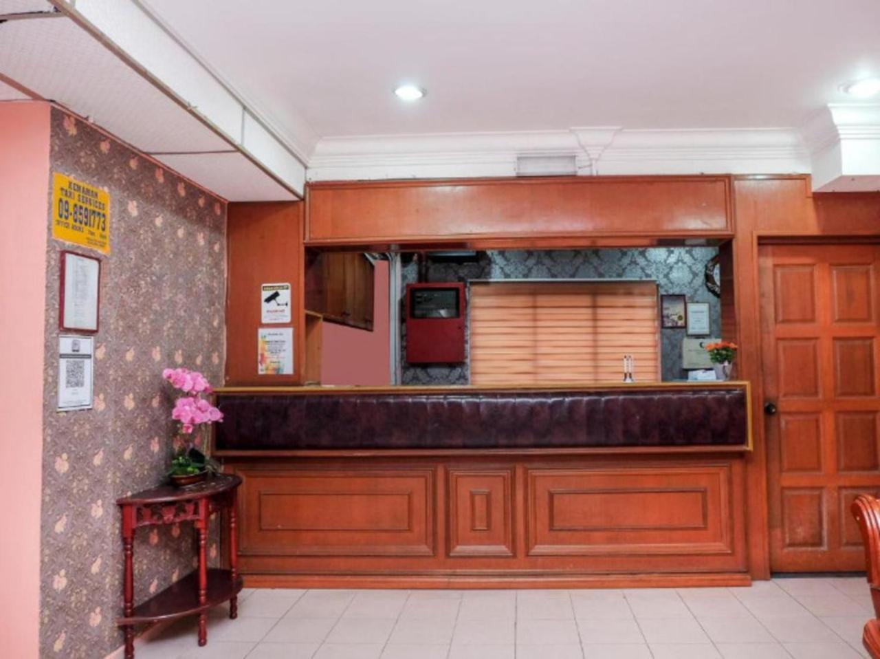 Hotel Tiara Chukai Ngoại thất bức ảnh